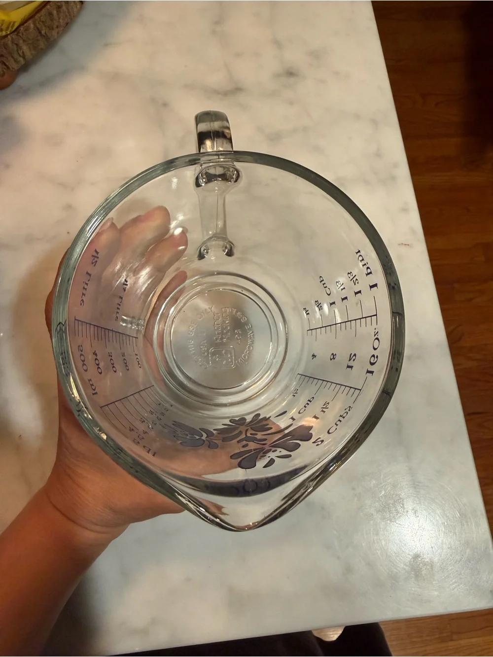 Pflatzgraff Yorktowne Glass Measuring Cup Anchor Hocking 16 oz collectible
